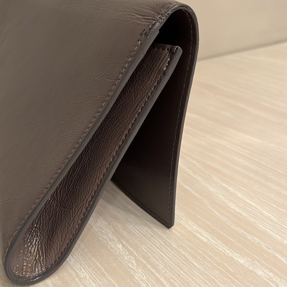 YSL Gray patent leather clutch - Picture 3 of 6